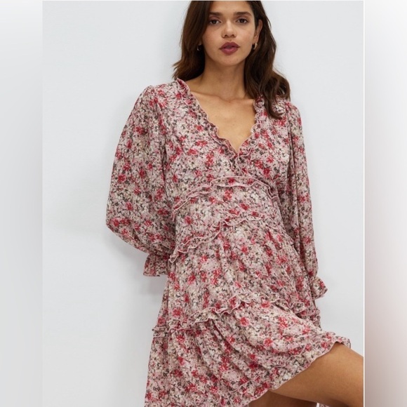 APRICOT Dresses & Skirts - Apricot | Floral | Ruffle | Tiered | V-Neck | Long Sleeve | Mini Dress | Size 8